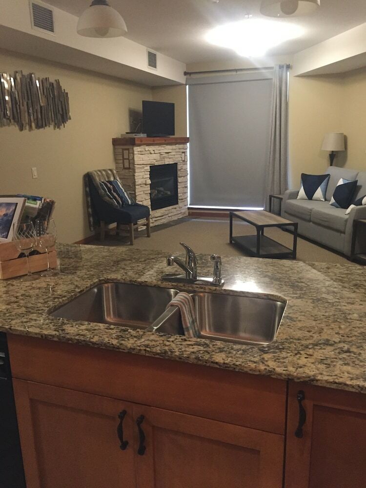 Beautiful Spacious Mountain Studios