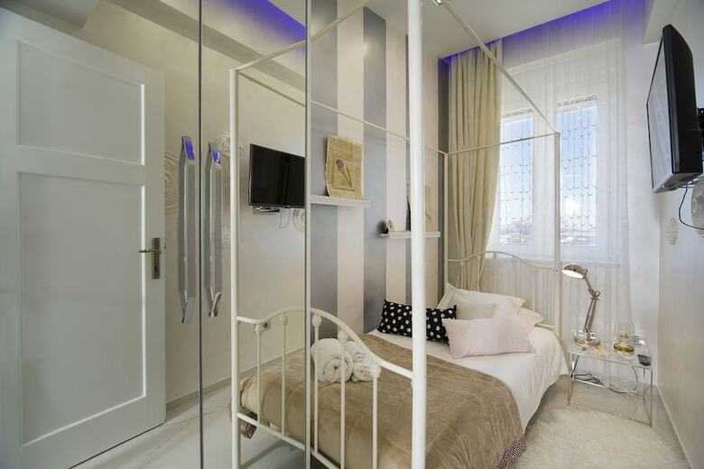 Central Station Art Apartment