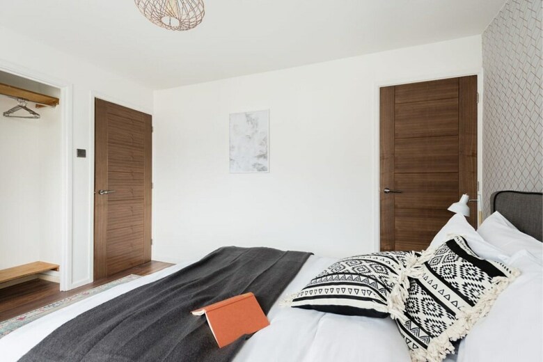The Century Chalet - Contemporary 2bdr With Parking