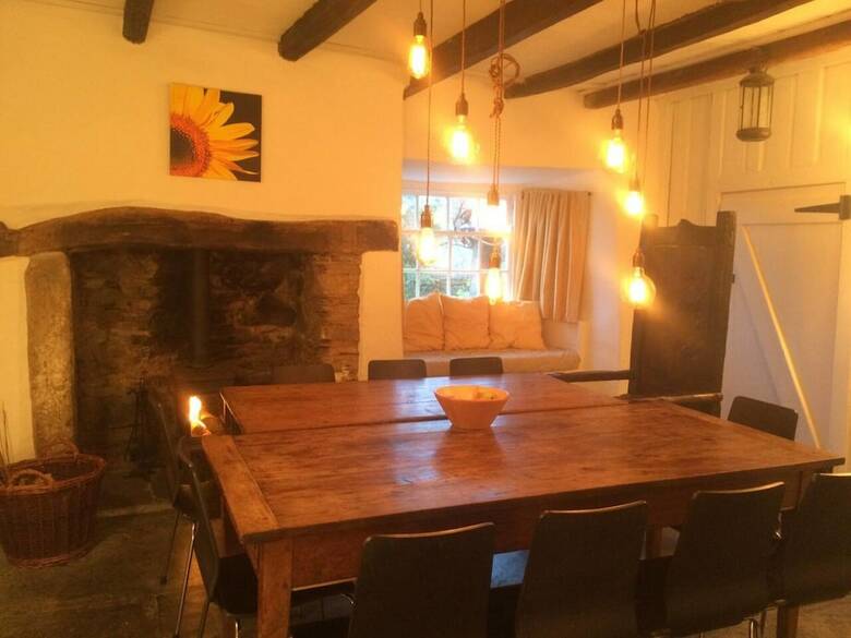 Rustic Cottage W/ Hot Tub In Treburgett, Cornwall