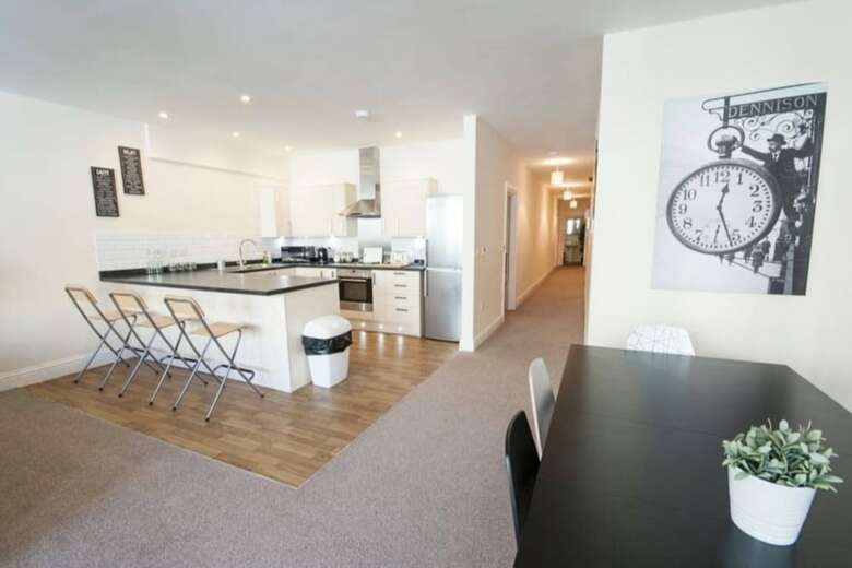 The Broadmead Forest - Spacious City Centre 3bdr Apartment