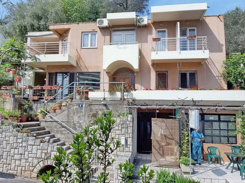 Harasho Four Bed Comfort Apartment, Budva City Center