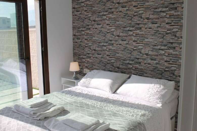 Luxurious Villa Sleeps 6 With Private Pool Lm1