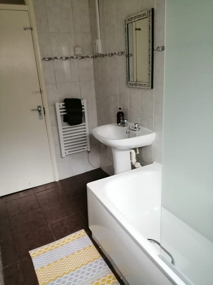 Gatwick Apartments, Direct Link To London