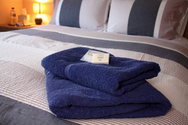 Bed & Breakfast Spacious Homestay With Parking