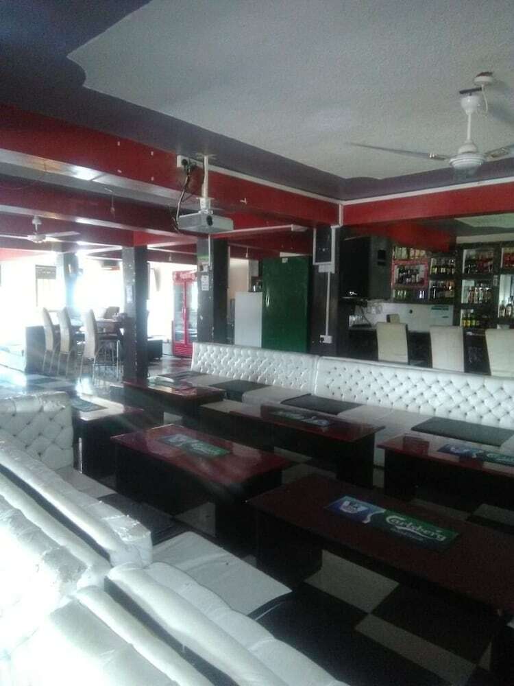 Hotel Lakers Tavern Lounge
