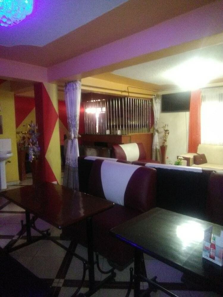 Hotel Lakers Tavern Lounge