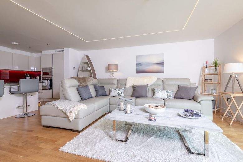 Luxury Balcony Apartment With Parking