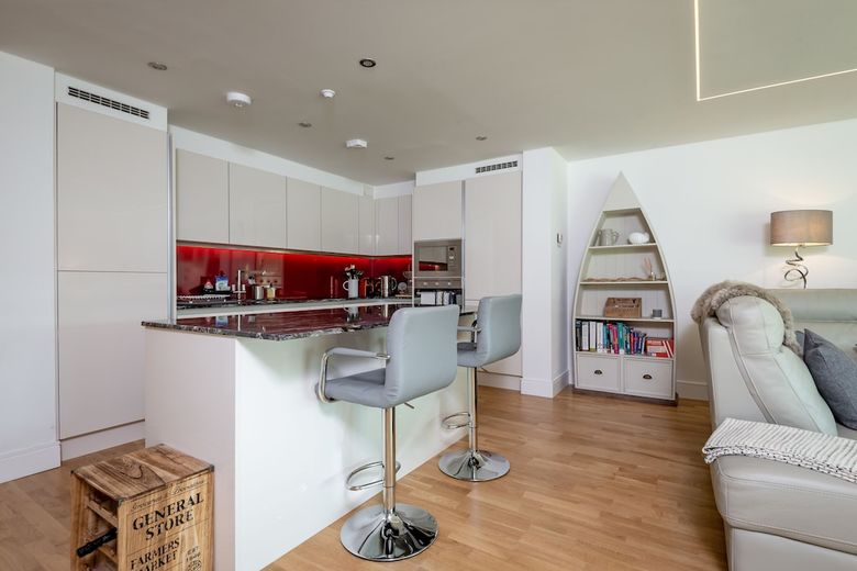 Luxury Balcony Apartment With Parking
