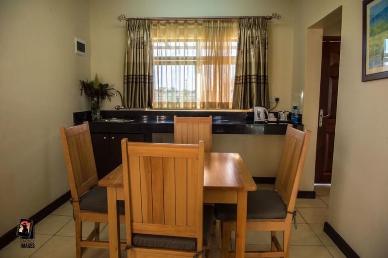 Hotel Stoni Athi Resort