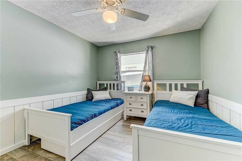 Summertime Sanctuary, Private Pool, 3 Bedrooms, Sleeps 8