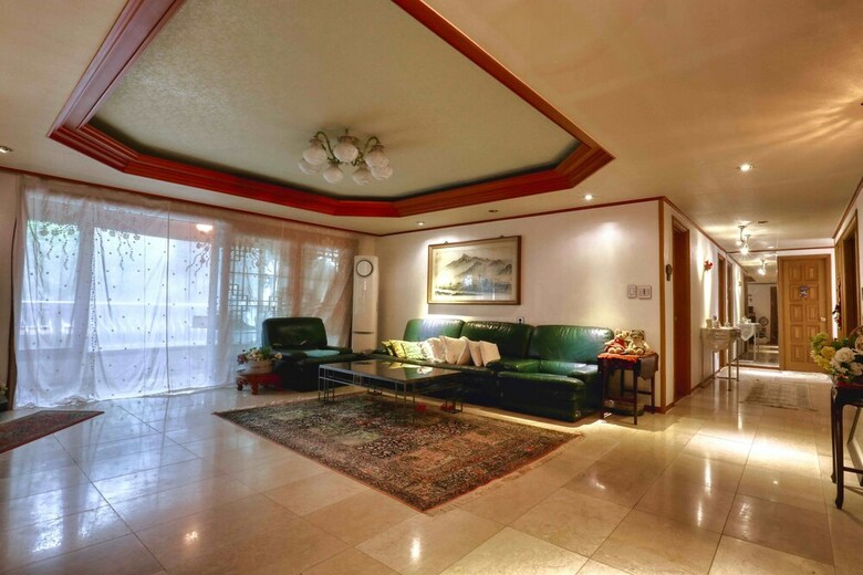 Hotel Holy House - Caters To Women