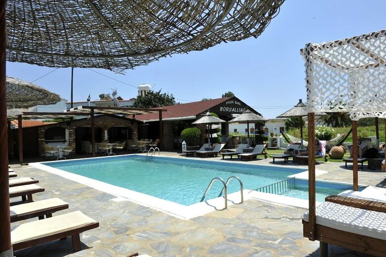 Aparthotel Yalis Studios