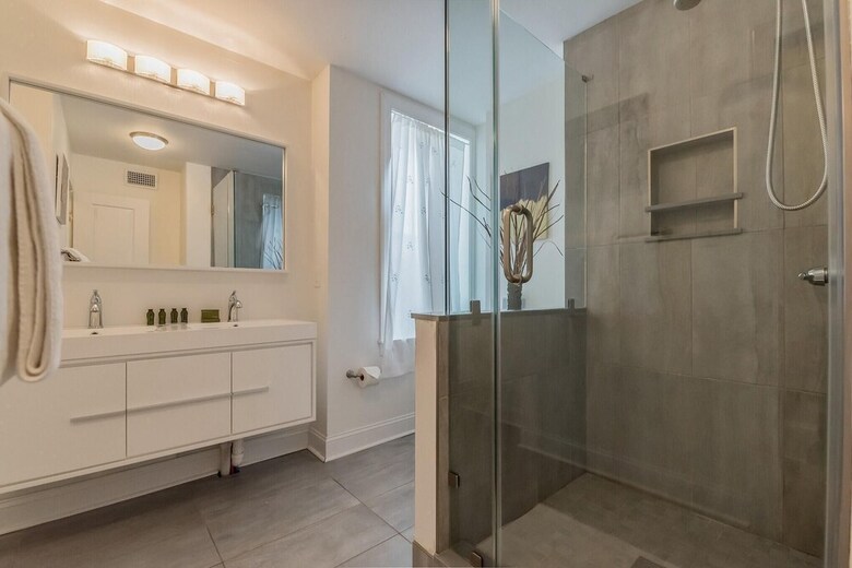 Villa 2439 Grays Ferry