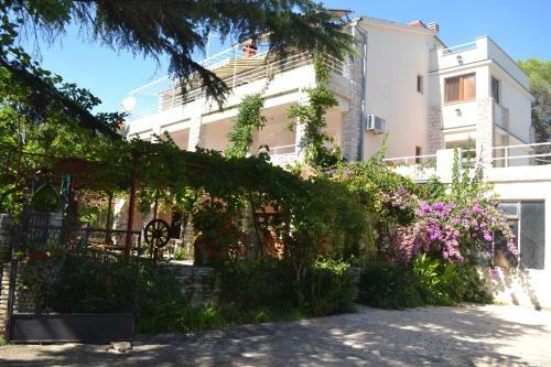 Apartments Oliva