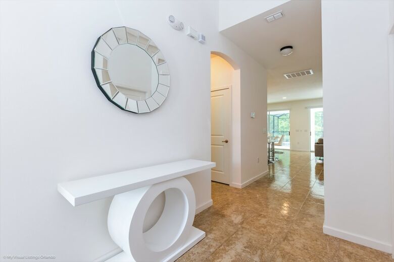Spacious And Modern 8 Bedroom 5 Bathroom Villa