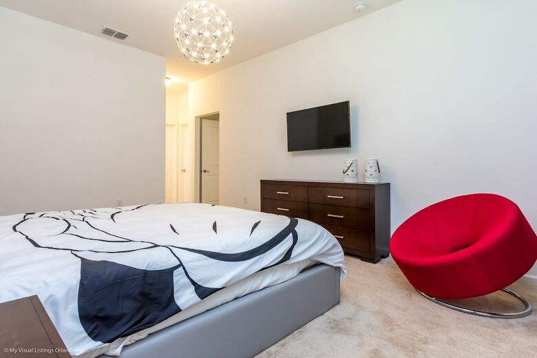 Spacious And Modern 8 Bedroom 5 Bathroom Villa