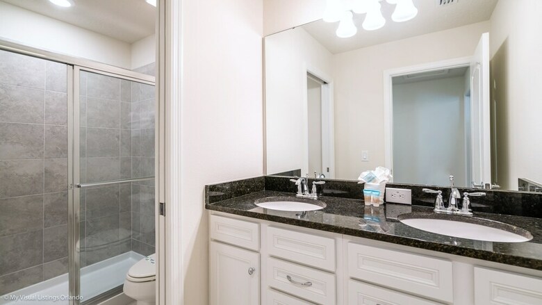 5445 Luxury 6 Bedroom 4.bath Home With Spa