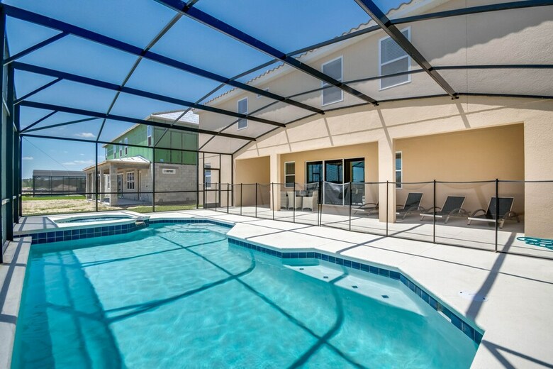 11 Bedroom 9.5 Bathroom 4792sq Foot Villa