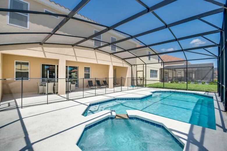 11 Bedroom 9.5 Bathroom 4792sq Foot Villa
