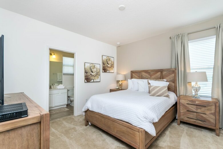 11 Bedroom 9.5 Bathroom 4792sq Foot Villa