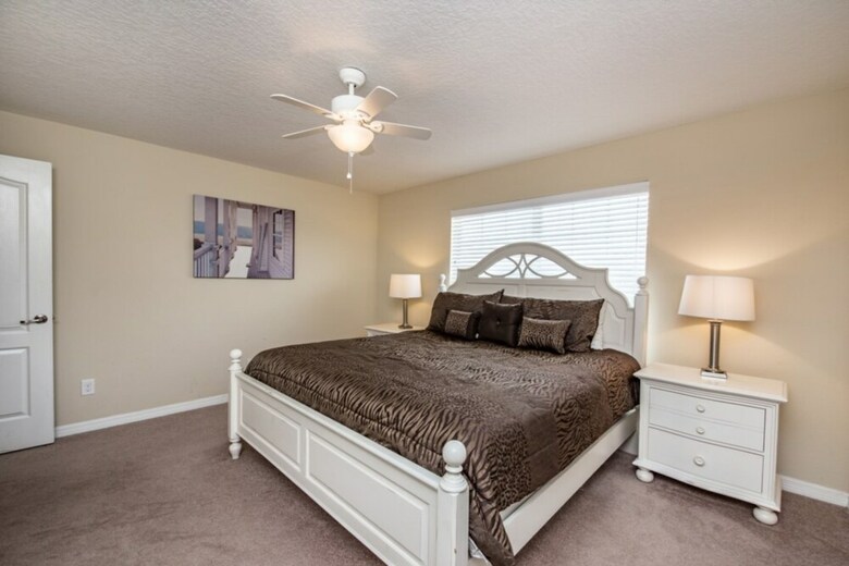 4 Bedroom 3 Bathroom Town Home With Pool