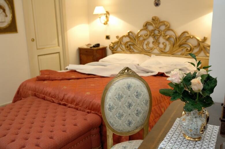 Hotel Residenza Del Duca Rooms & Apartments