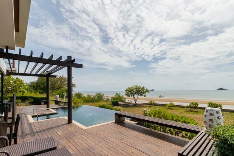 Beach Front 4 Bedroom Pool Villa Rv