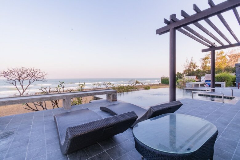 Beach Front 4 Bedroom Pool Villa Rv