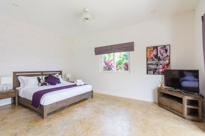 Luxury 5 Bedroom Pool Villa Js