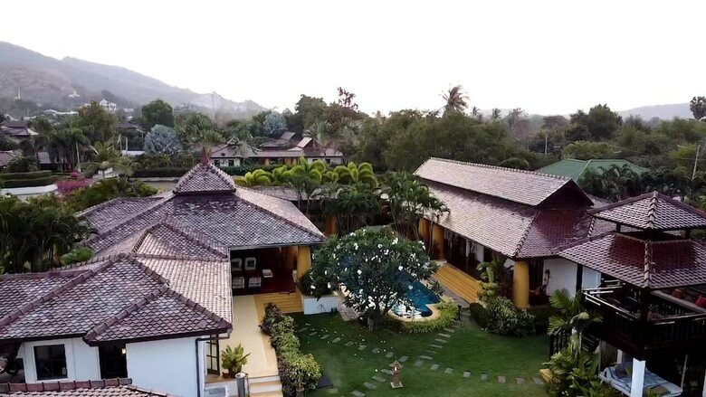 Beautiful 4 Bedroom Bali Style Villa S4