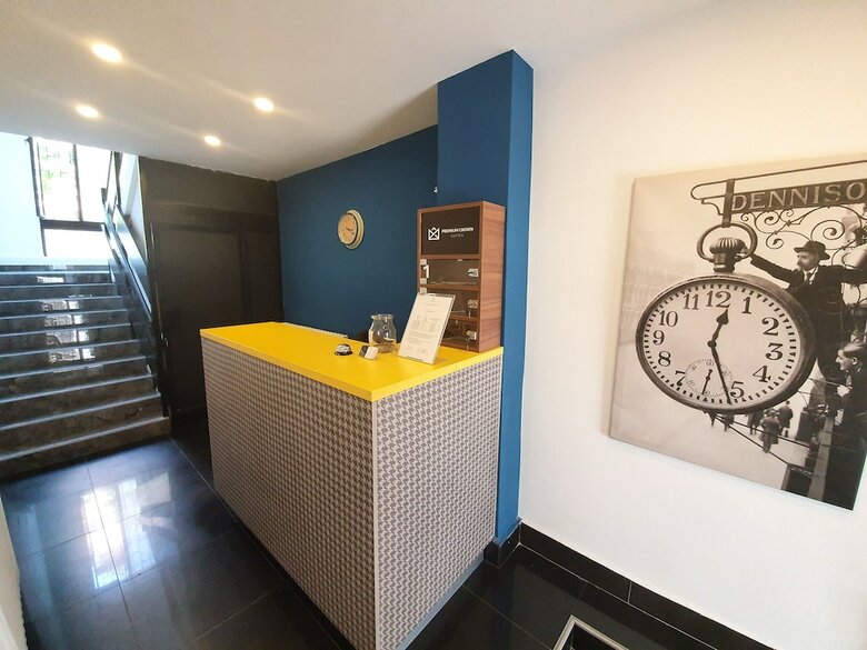 Hotel Premium Crown Suites