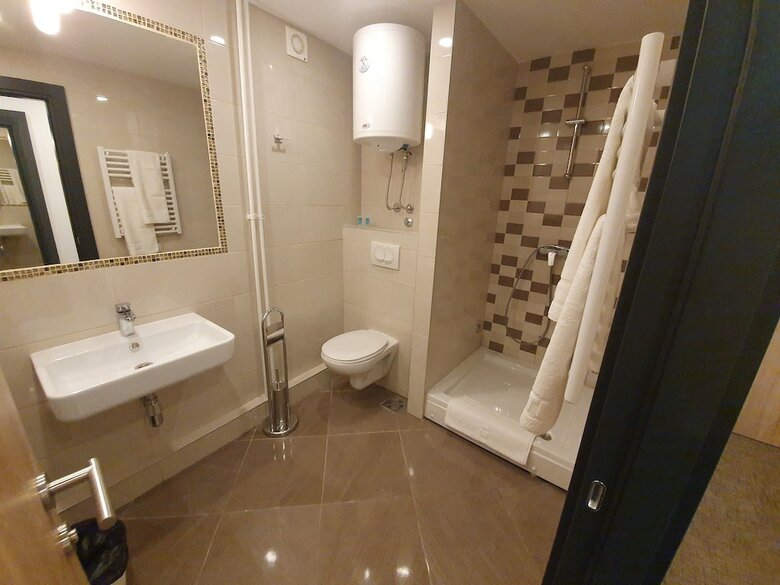 Hotel Premium Crown Suites