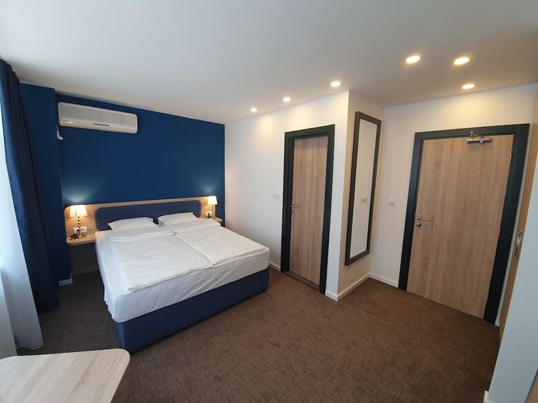 Hotel Premium Crown Suites