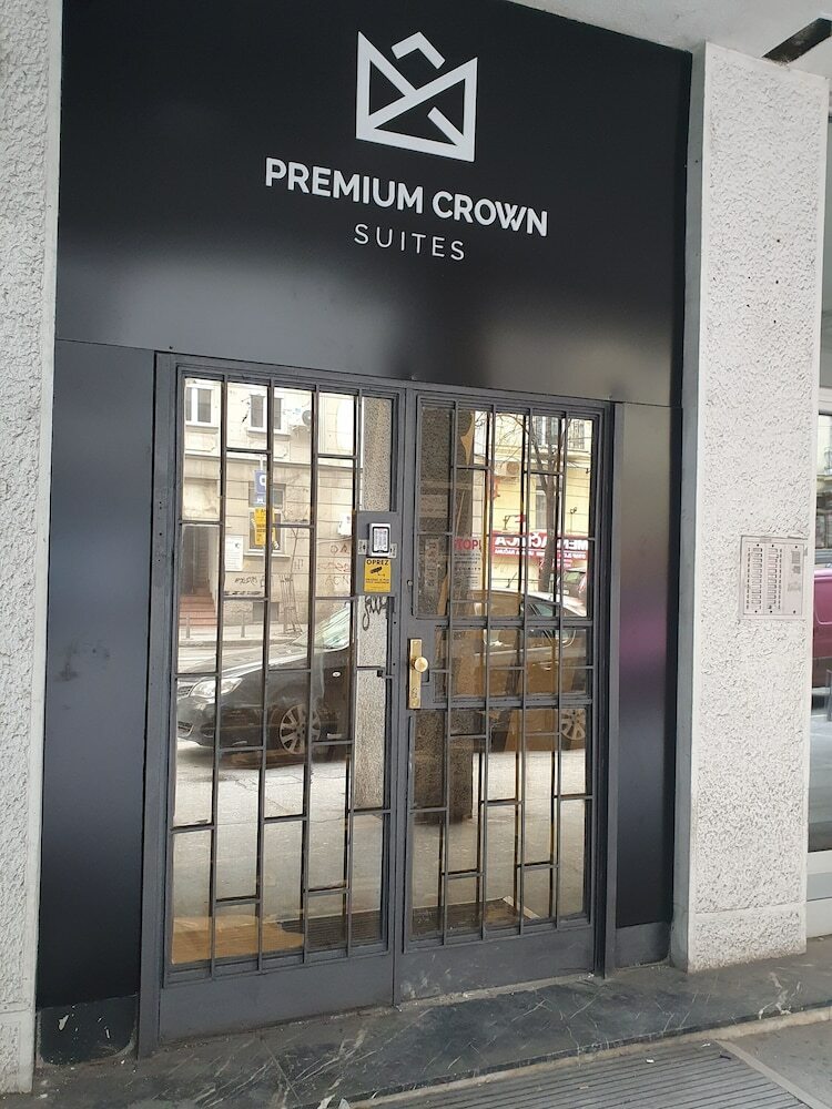 Hotel Premium Crown Suites