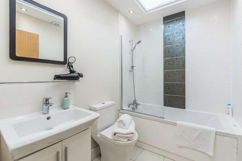 Luxurious Modern One Bedroom Apartment