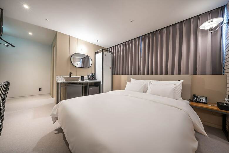 Gray Hotel