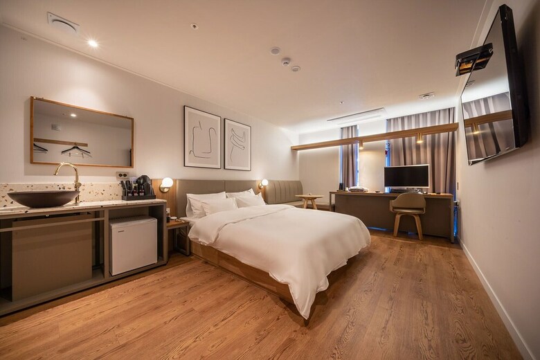 Gray Hotel