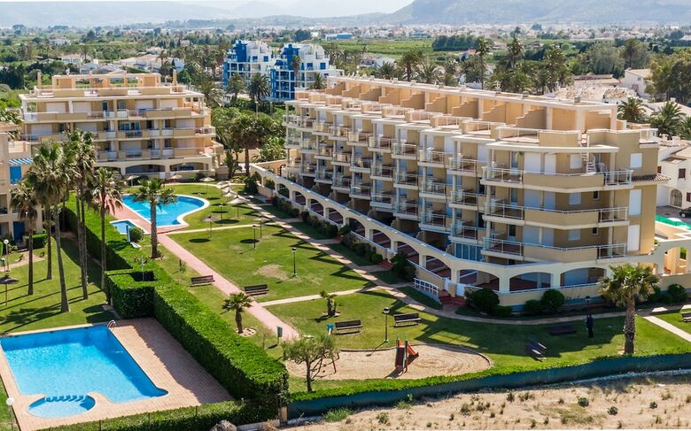 Beautiful 2-bed First Beach Line Apartment For 6