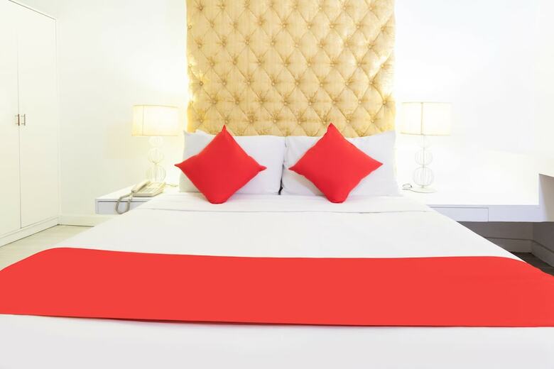 Oyo 185 Seven Suites Observatory Hotel