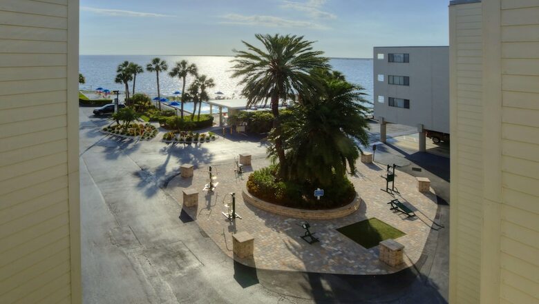 Aparthotel Sailport Waterfront Suites