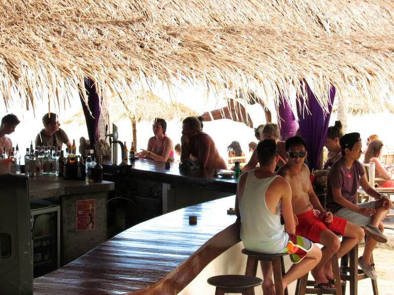 Hostal The Beach Village - Hostel