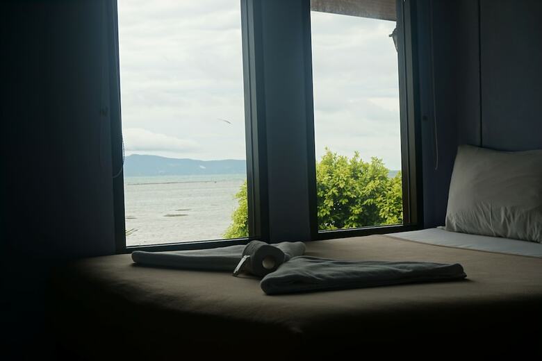 Hostal The Beach Village - Hostel