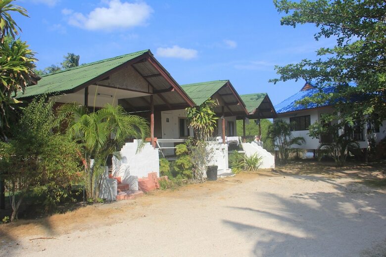 Hostal The Beach Village - Hostel