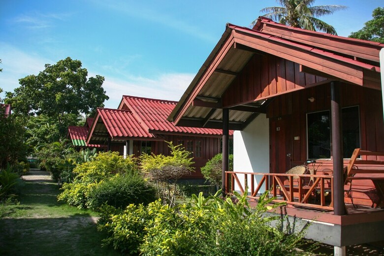 Hostal The Beach Village - Hostel