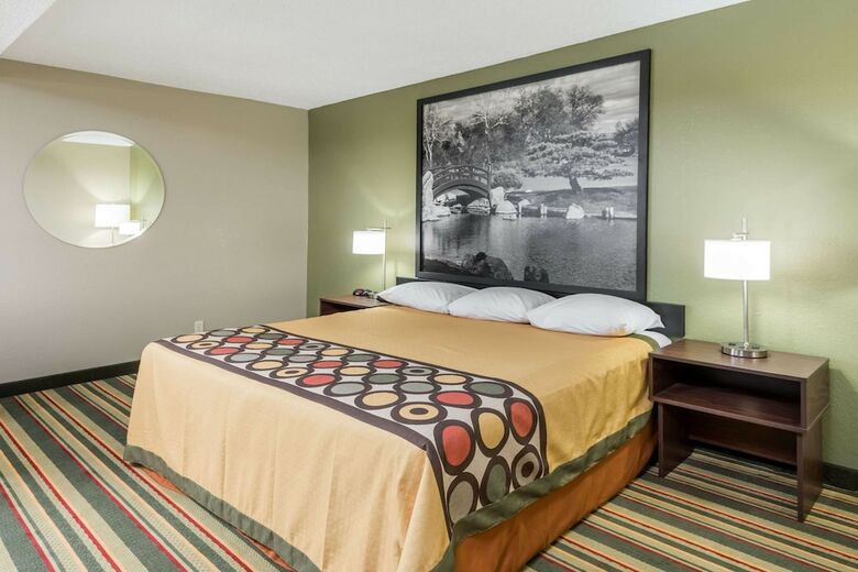 Motel Super 8 By Wyndham Bloomington