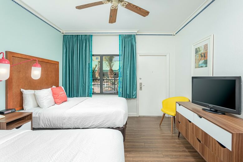 Beachside Hotel & Suites