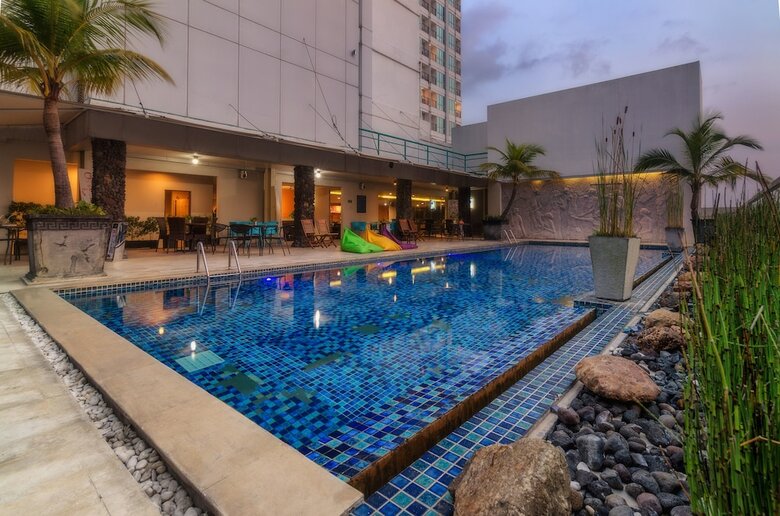 Hotel The Square Surabaya