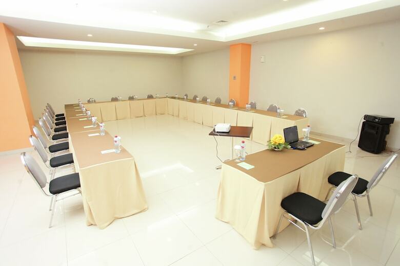 Hotel The Square Surabaya