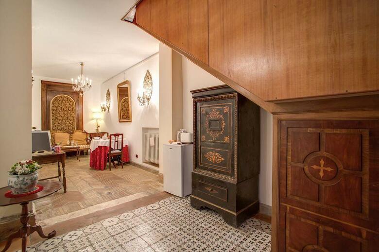 Navona Gallery & Garden Suites B&B